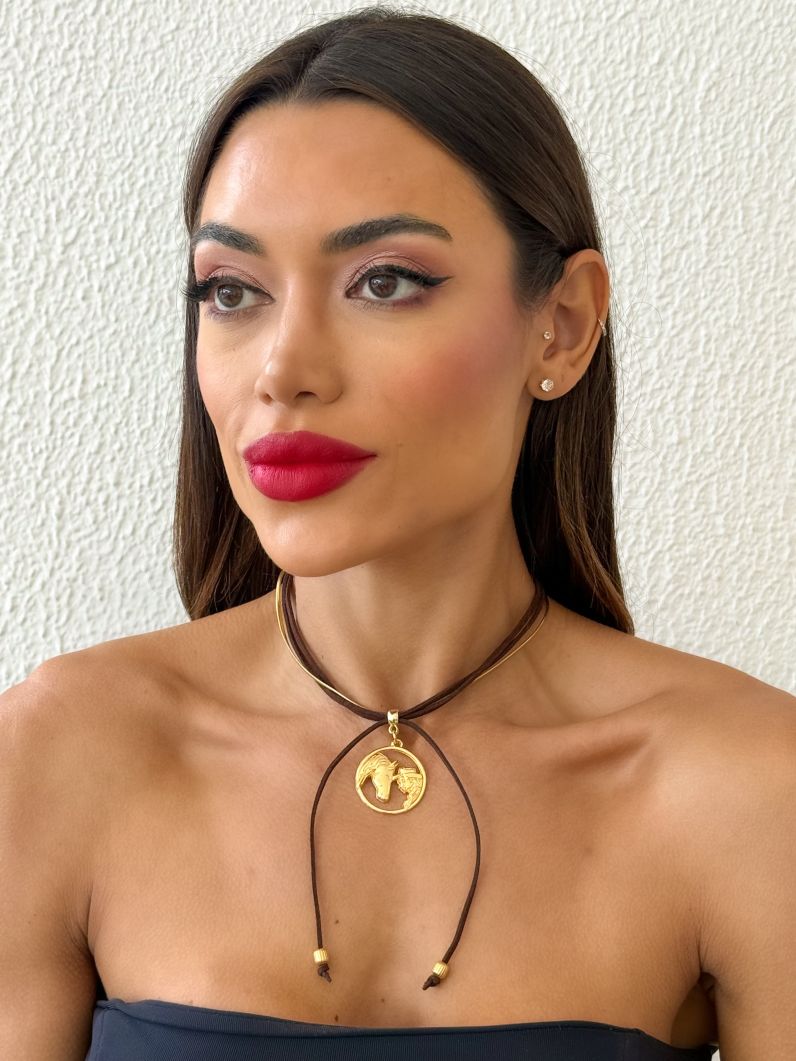 Colar Courinho Folheado a Ouro 18k Pingente Country