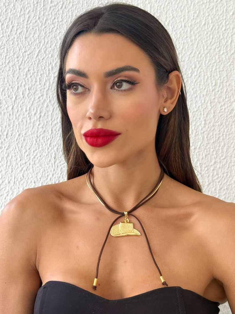 Colar Courinho Pingentes Folheado a Ouro 18k Design Chapéu Martelado