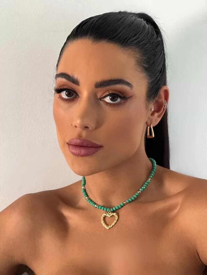 Colar de cristais com coração entrelaçado