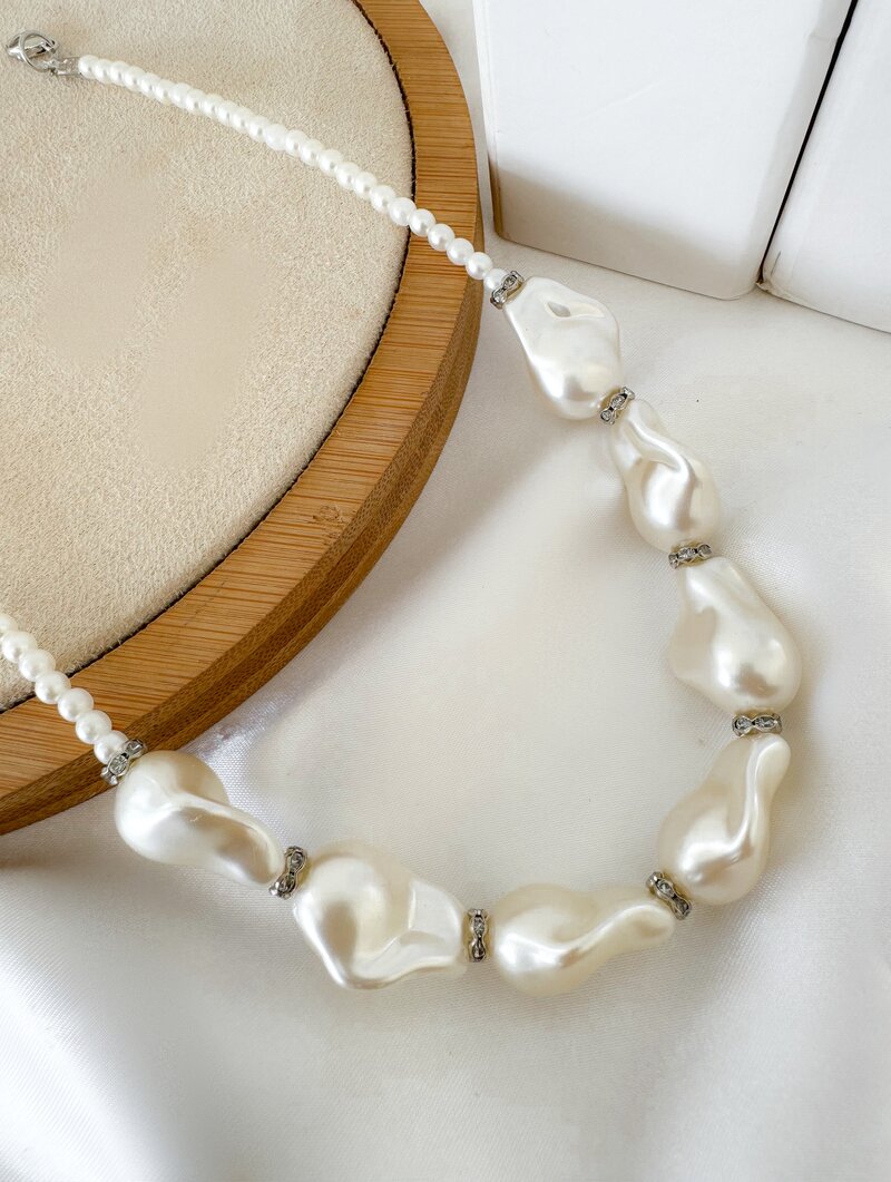 Colar de Mini Pérolas com Pérolas Orgânicas e Pontos de Luz