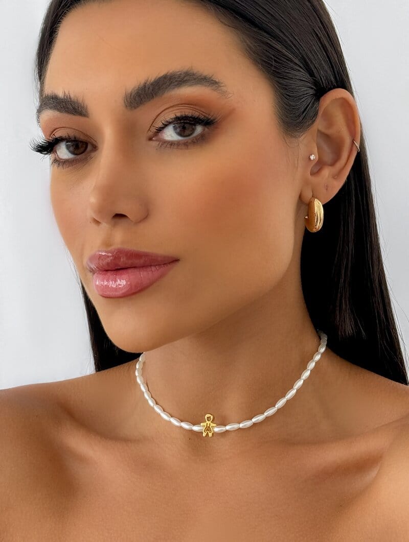 Colar de Pérola com Pingente Criança Folheado a Ouro 18k