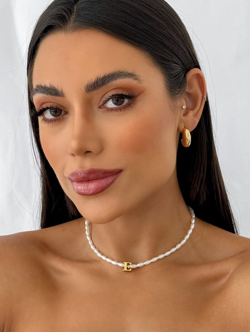 Colar de Pérolas com Inicial Folheada a Ouro 18k