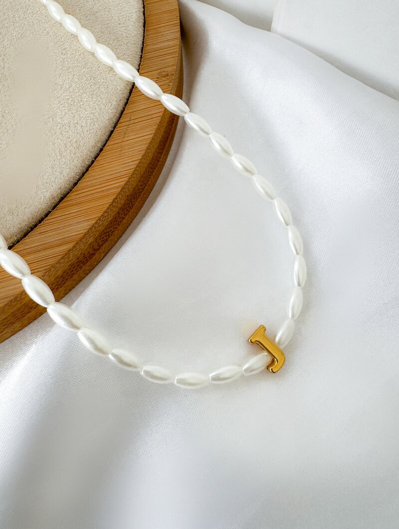 Colar de Pérolas com Inicial Folheada a Ouro 18k