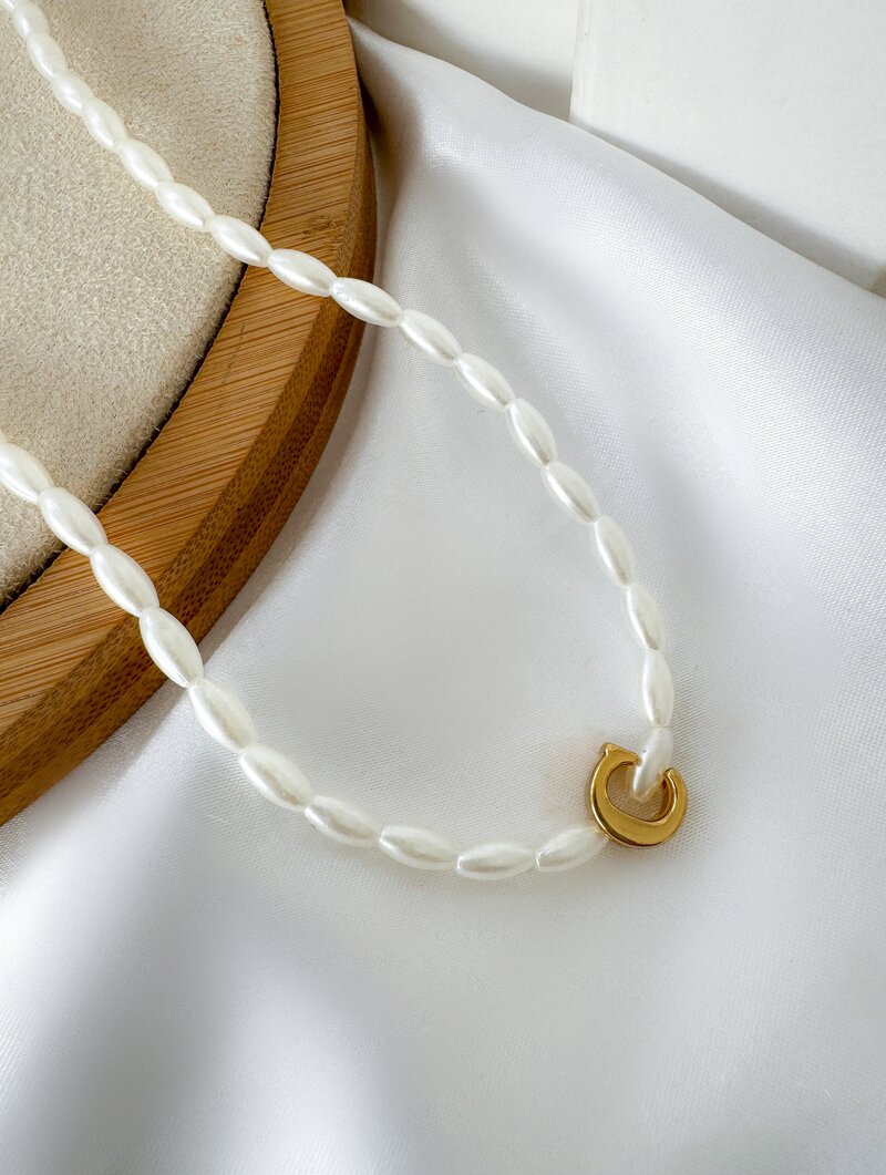 Colar de Pérolas com Inicial Folheada a Ouro 18k