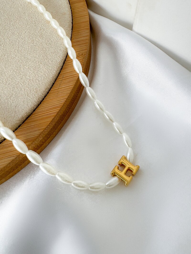 Colar de Pérolas com Inicial Folheada a Ouro 18k