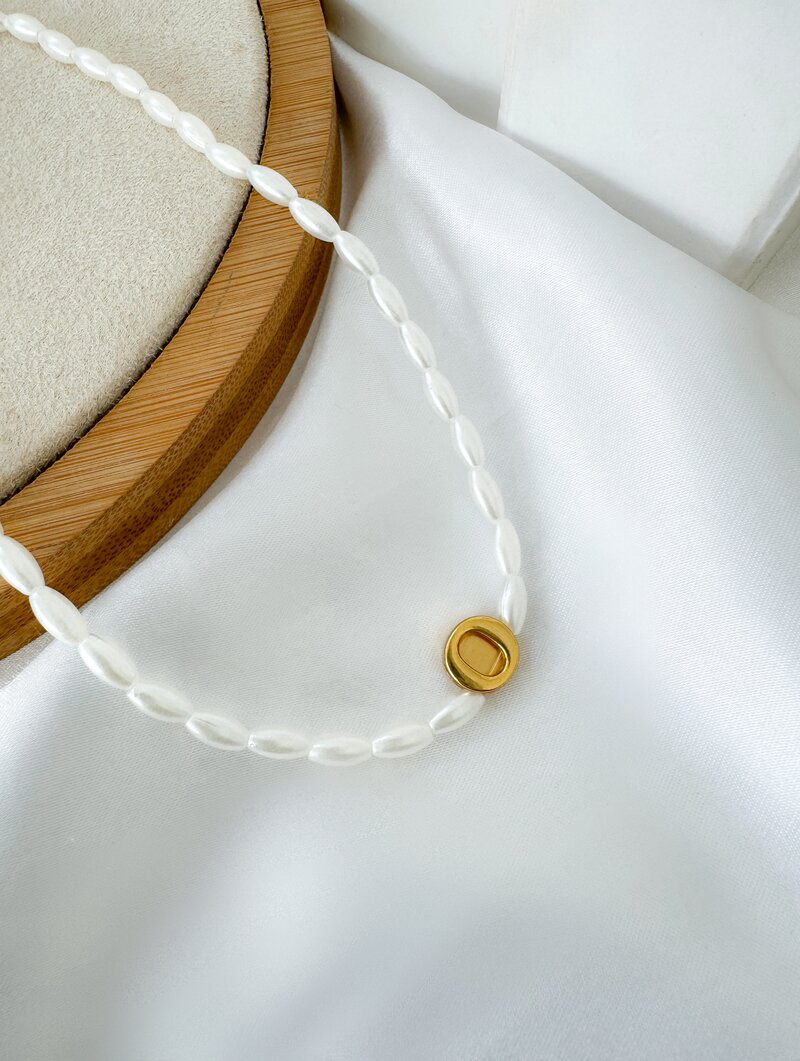 Colar de Pérolas com Inicial Folheada a Ouro 18k