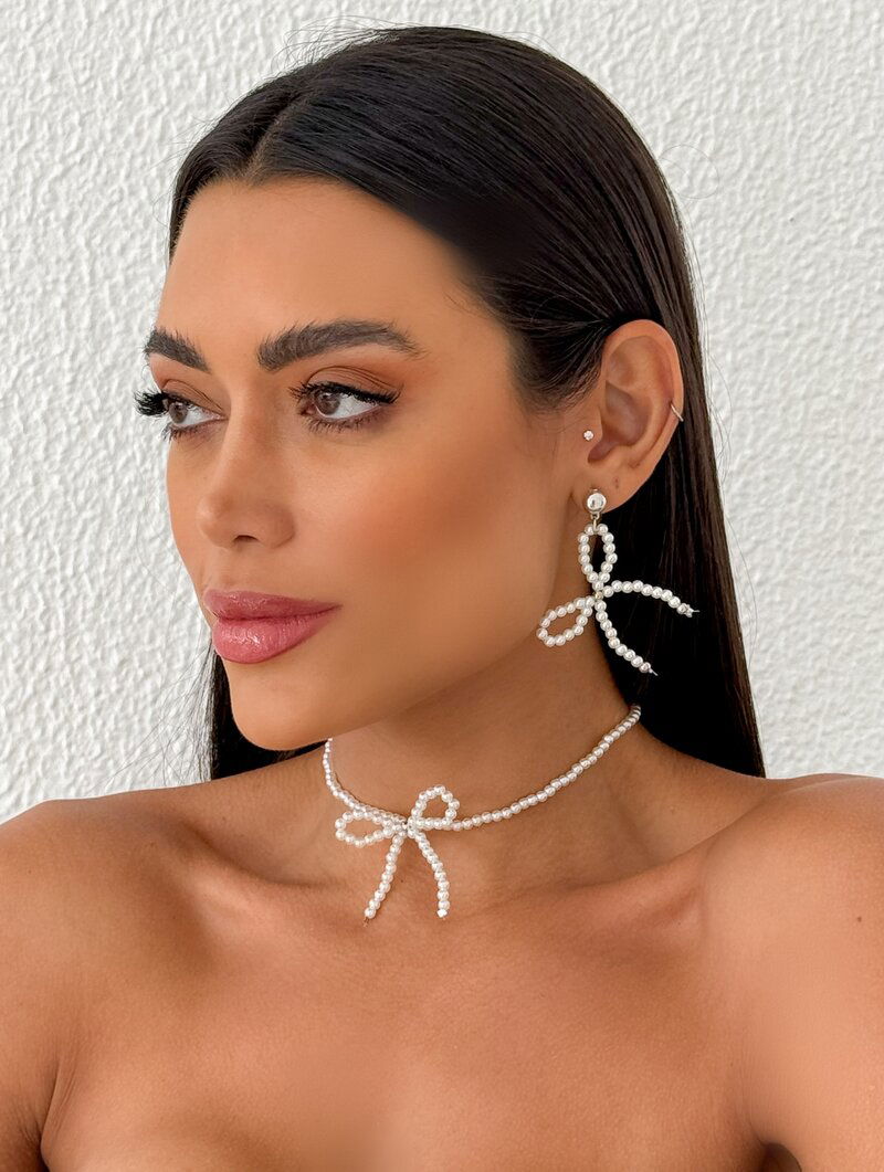 Colar de Pérolas com Laço