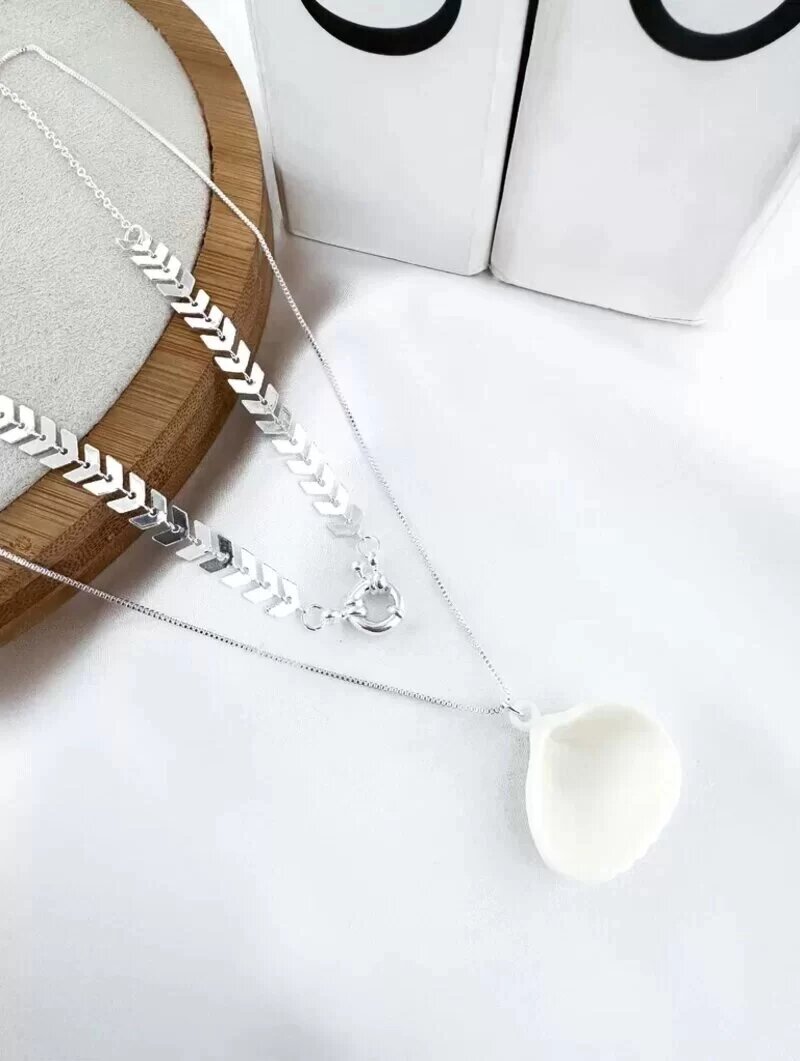 Colar dois fios folheado, escama com pingente de concha