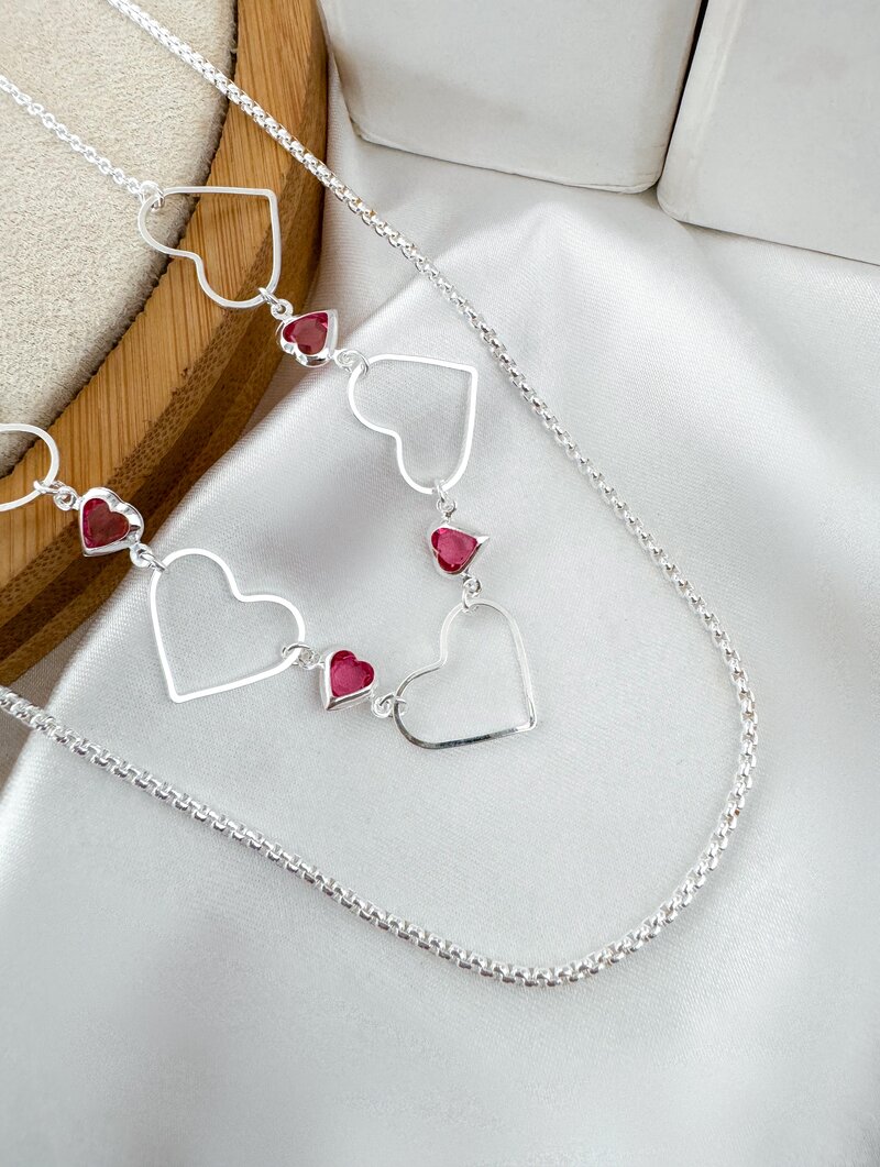 Colar Dois Fios Folheado a Prata 925 com Corações Vazados e de Zircônias