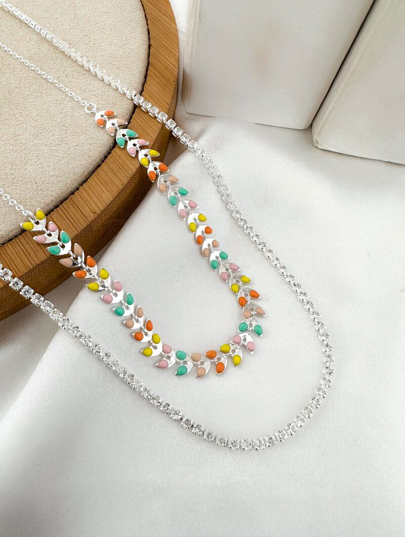 Colar Dois Fios Folheado a Prata 925 Fio de Micro Zircônias e Escamas Coloridas