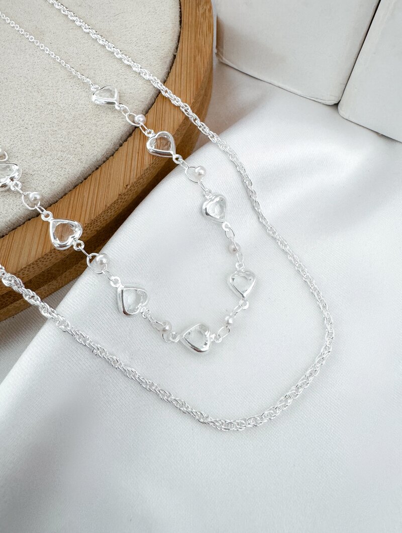 Colar Dois Fios Folheado a Prata Cordão Baiano com Corações Cristais e Mini Pérolas