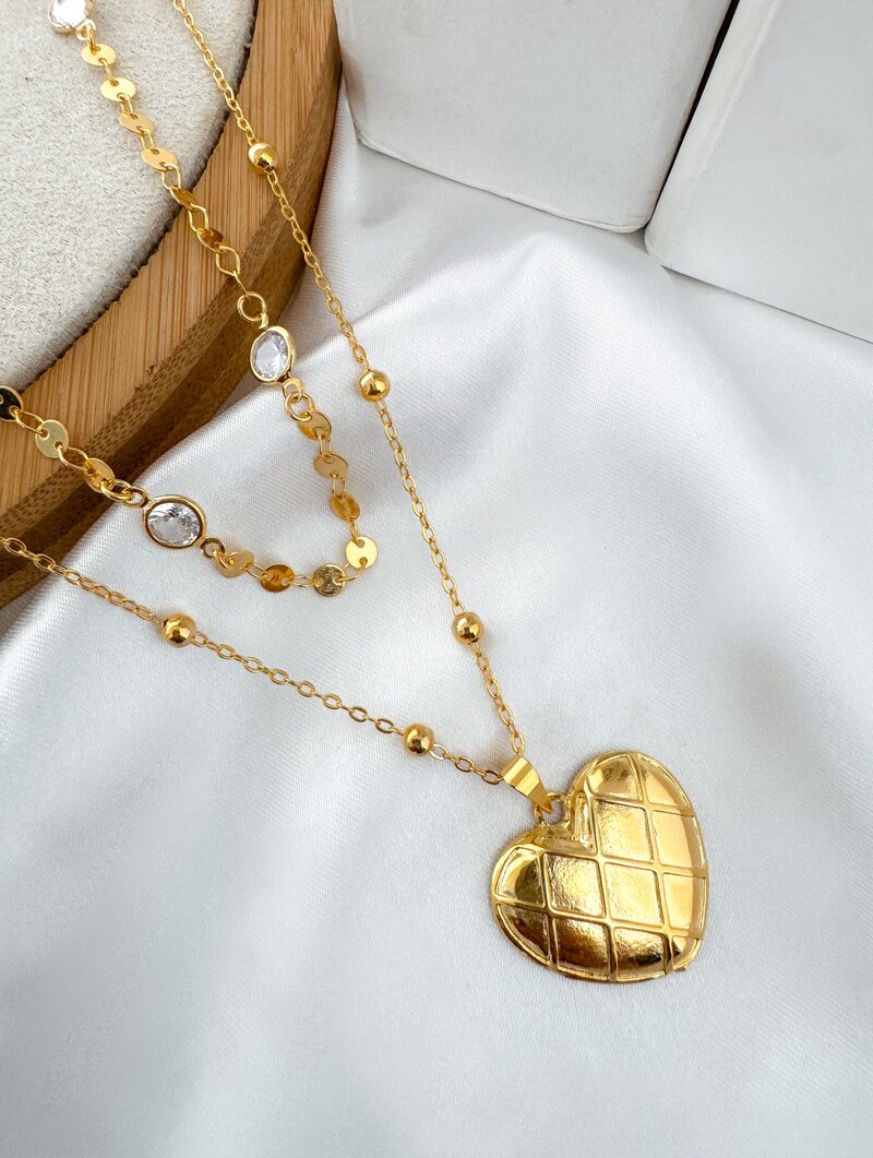 Colar Dupla Folheado a Ouro 18k Corrente de Chapinhas com Zircônias e Pingente Coração