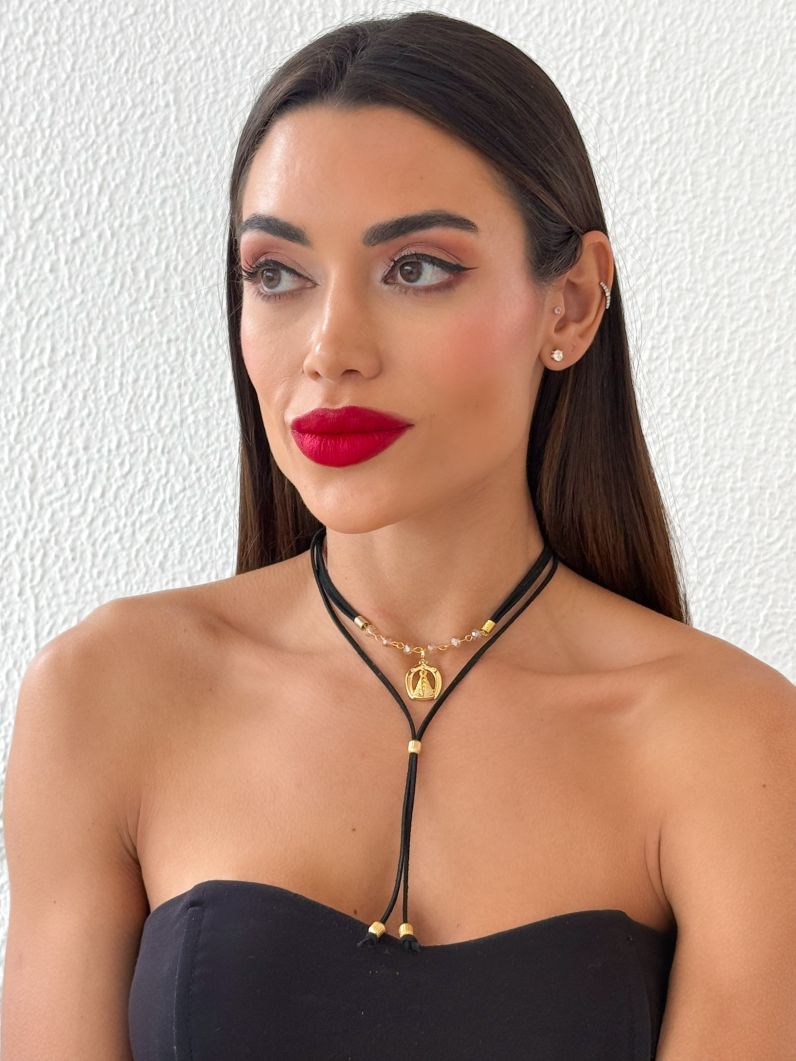 Colar Duplo Courinho Com Pingente Folheado a Ouro 18k Nossa Senhora e Cristais