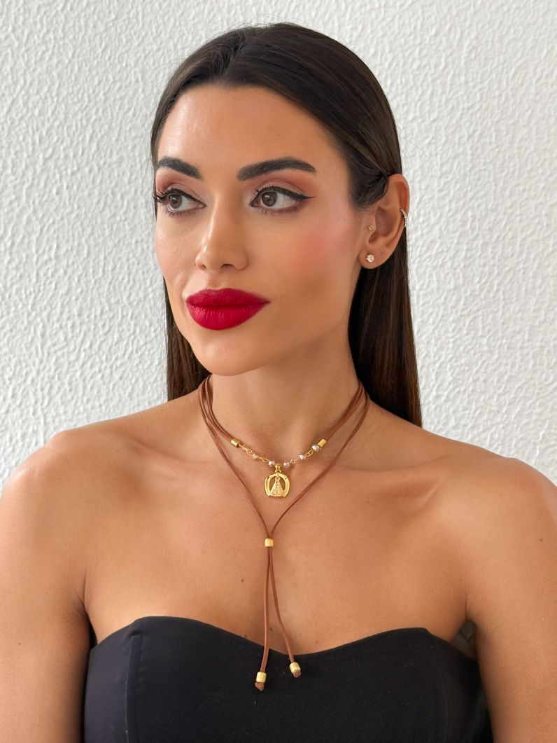 Colar Duplo Courinho Com Pingente Folheado a Ouro 18k Nossa Senhora e Cristais