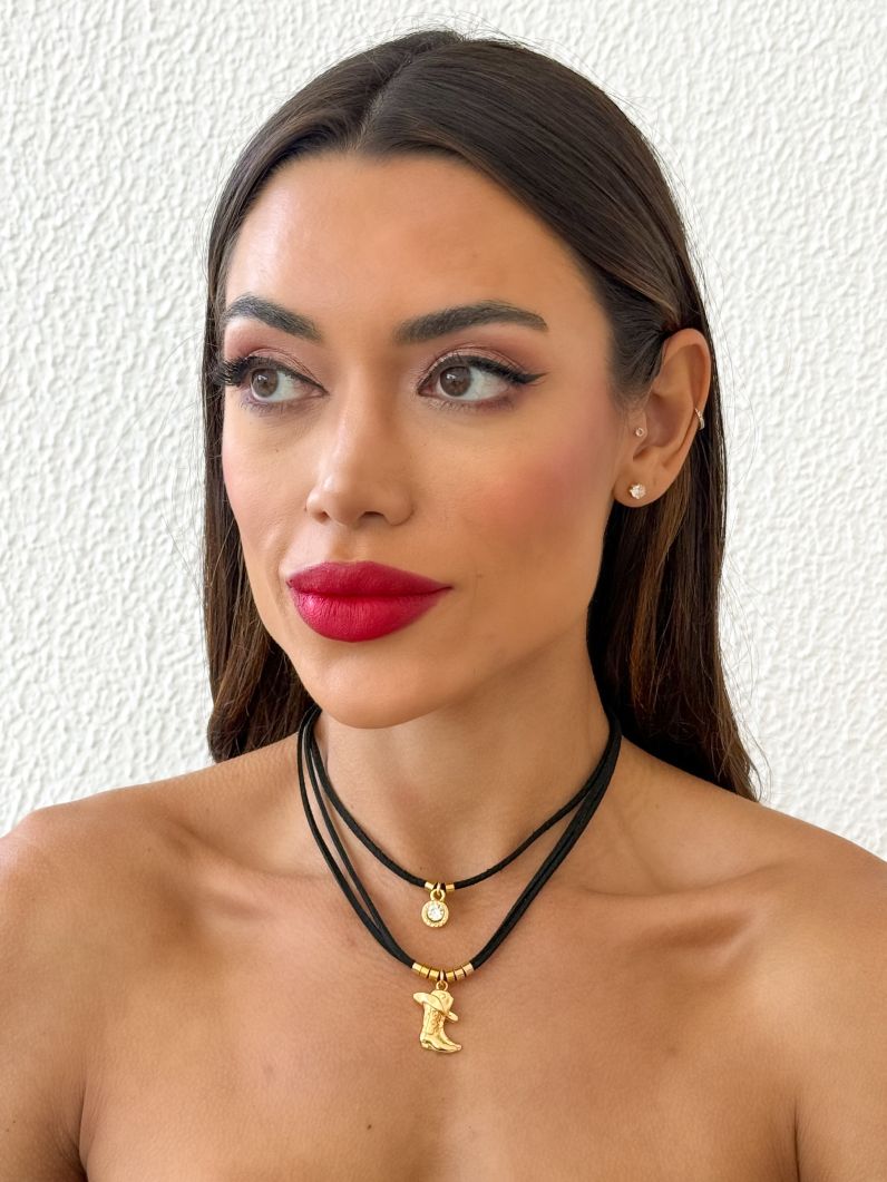 Colar Duplo Courinho Folheado a Ouro 18k Ponto de Luz Com Pingente Bota
