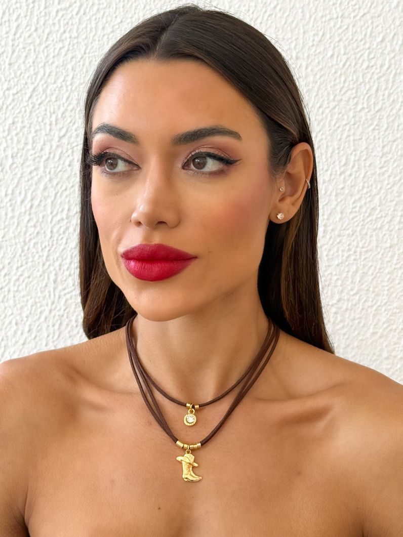 Colar Duplo Courinho Folheado a Ouro 18k Ponto de Luz Com Pingente Bota