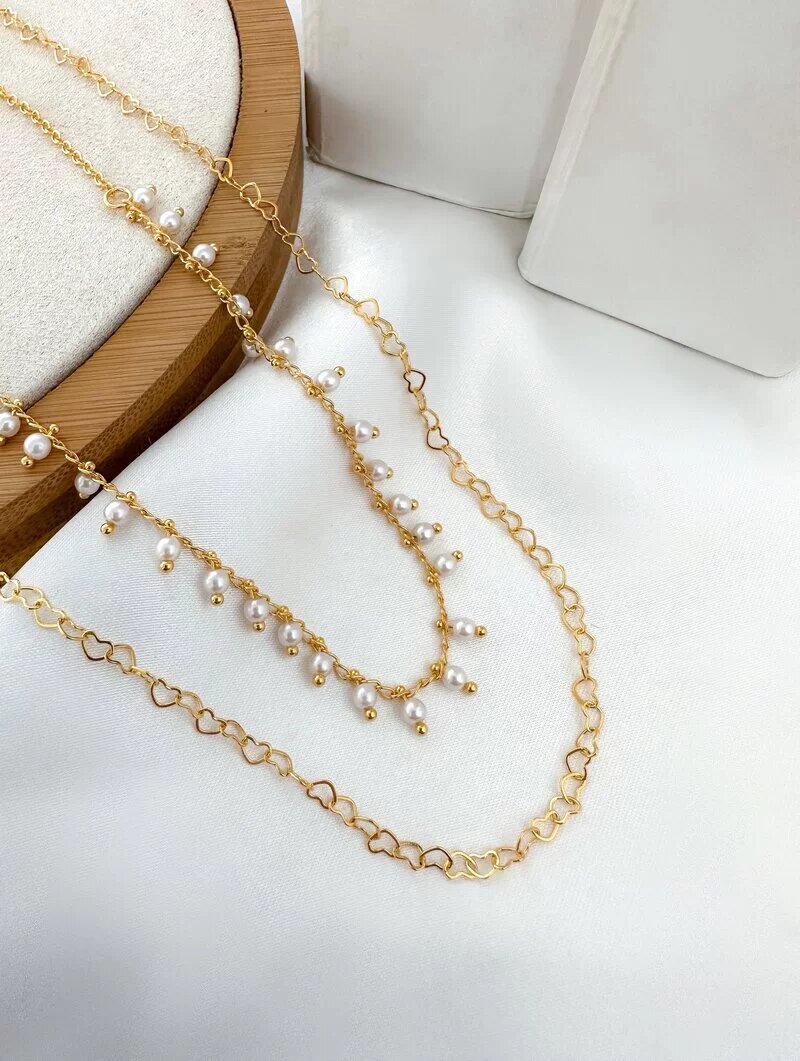 Colar Duplo Folheado a Ouro 18k Corações Vazados com Pérolas