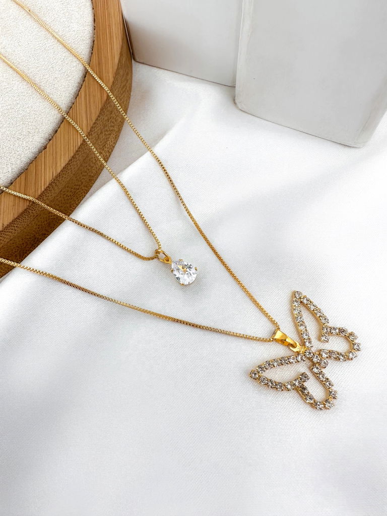 Colar duplo folheado a ouro 18k e prata 925 com gota de zircônia e borboleta.
