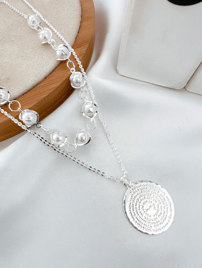 colar duplo folheado a ouro 18k e prata 925 pérolas com pingente pai nosso