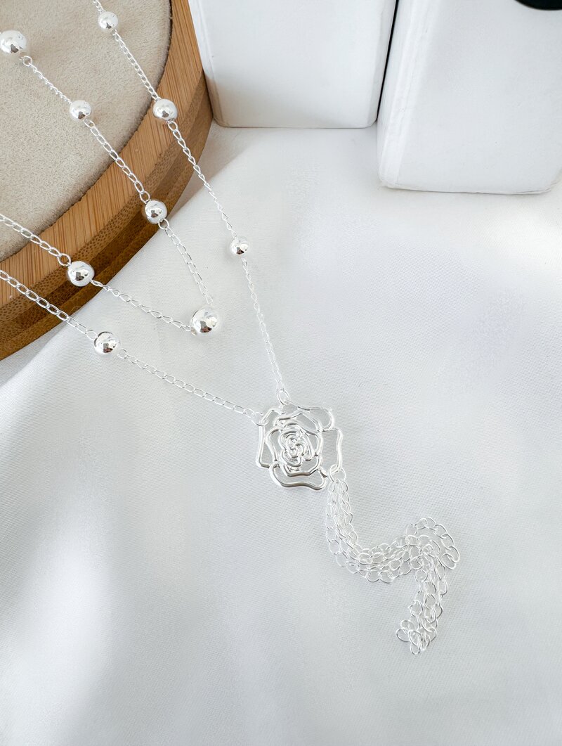 Colar Duplo Folheado a Ouro 18k e Prata Corrente com Esferas e Pingente Flor