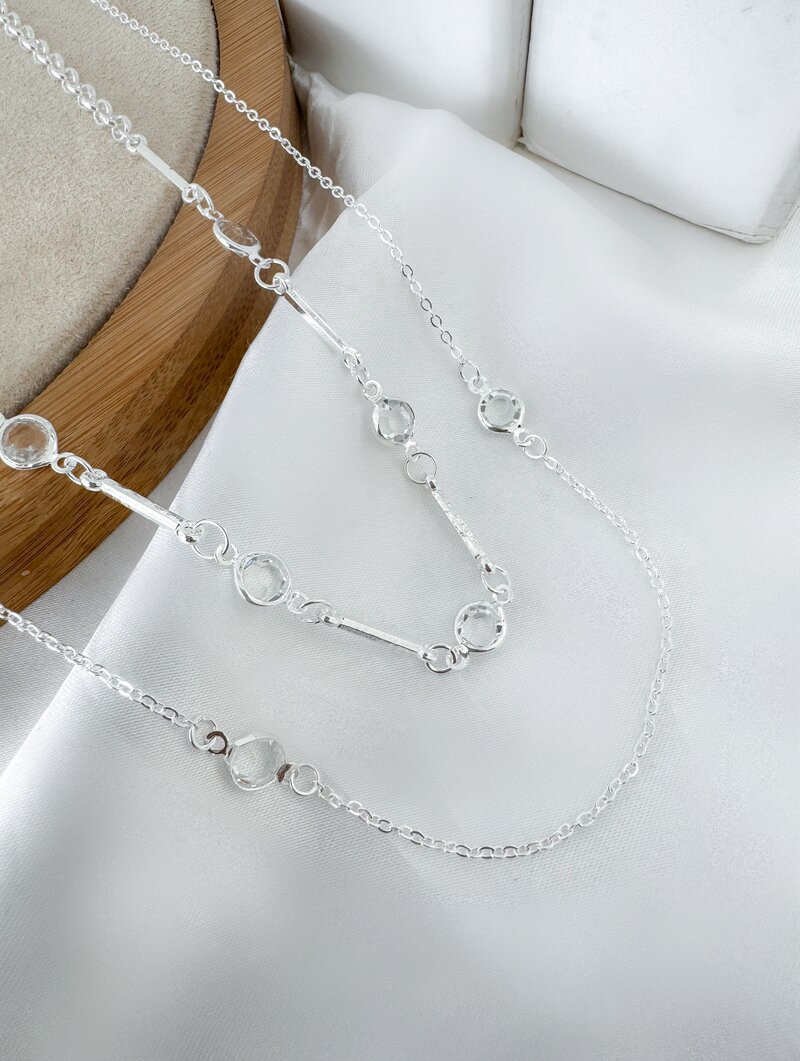 Colar Duplo Folheado a Ouro 18k e Prata Corrente Fina com Zircônias Cristais