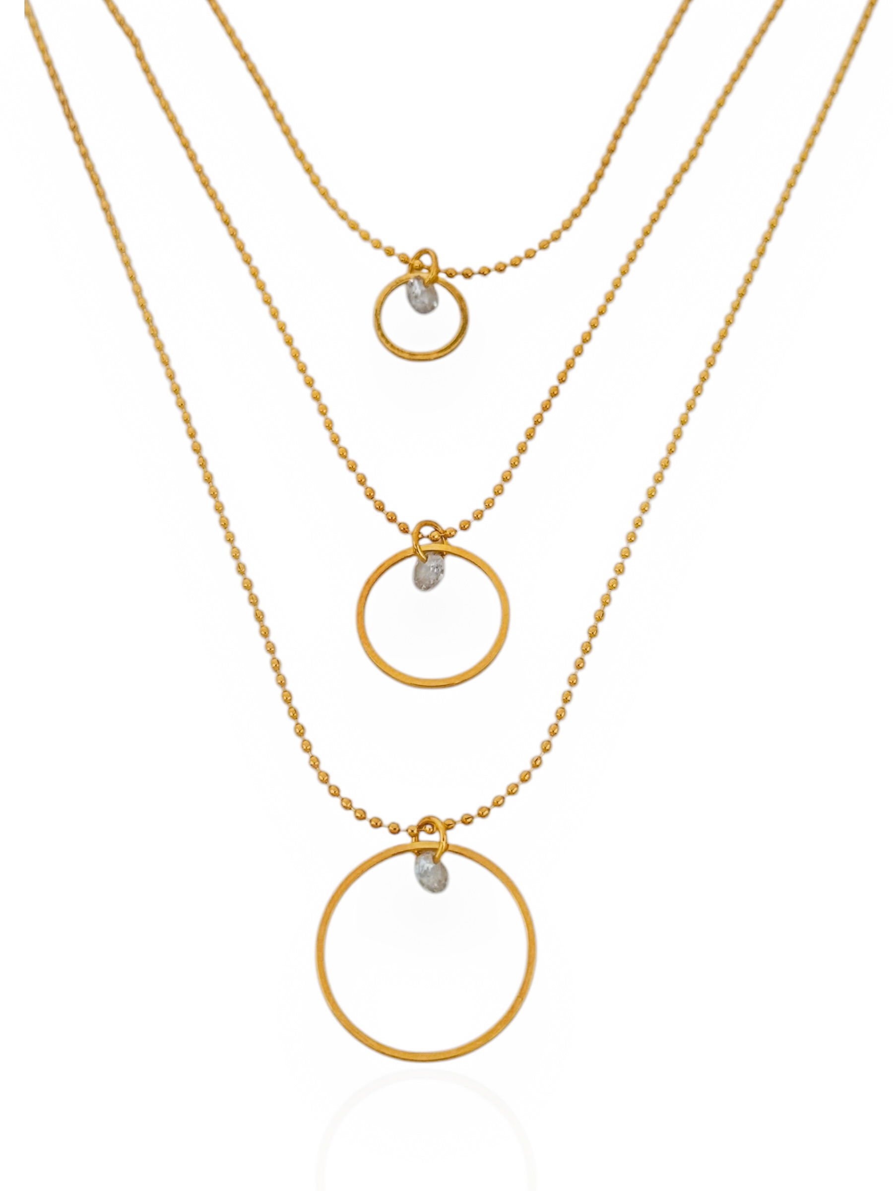 Colar Triplo Folheado a Ouro 18k e Prata Mini Esferas Com Circulo Vazado e Cristal