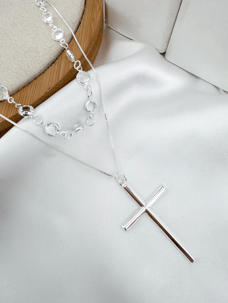 Colar Duplo Folheado a Ouro 18k e Prata Zircônias Cristais com Crucifixo