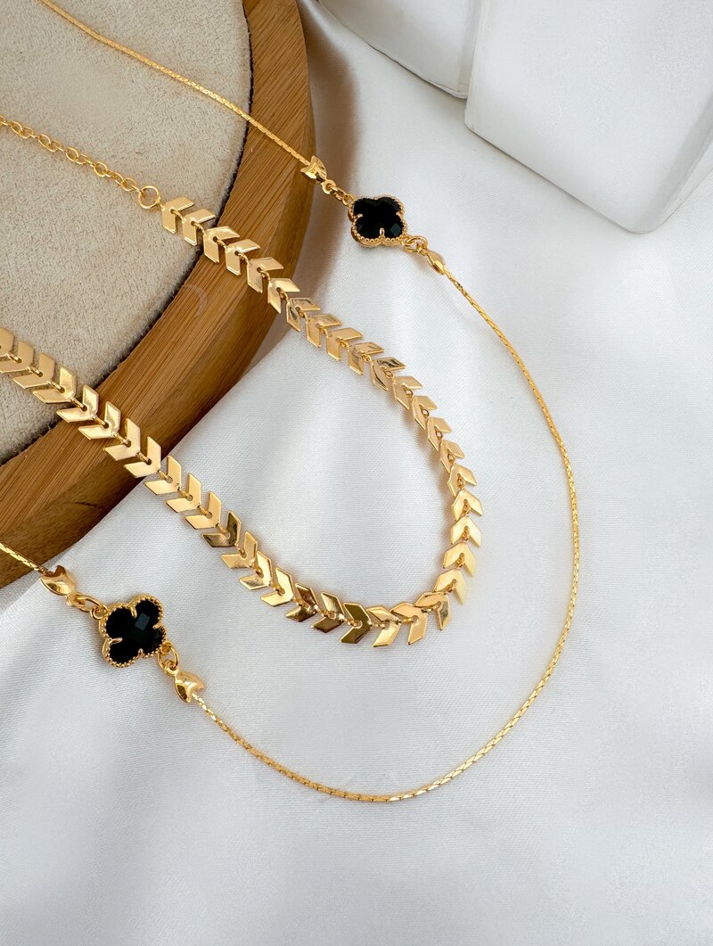 Colar Duplo Folheado a Ouro 18k Fio e Escamas com Pingente Inspiração