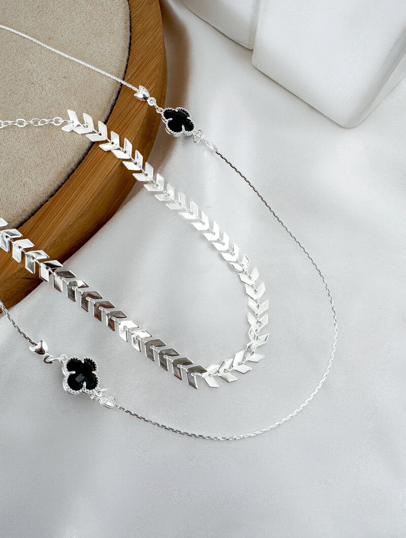 Colar Duplo Folheado a Ouro 18k Fio e Escamas com Pingente Inspiração