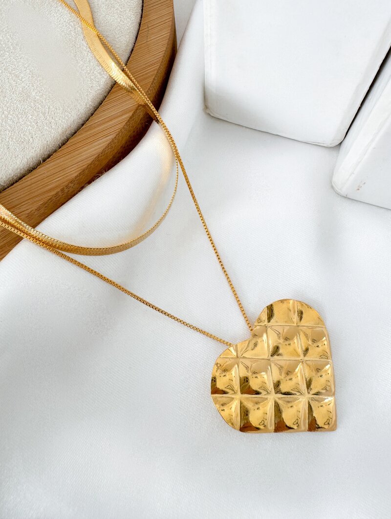 Colar Duplo Folheado a Ouro 18k Fita Laminada com Coração Martelado