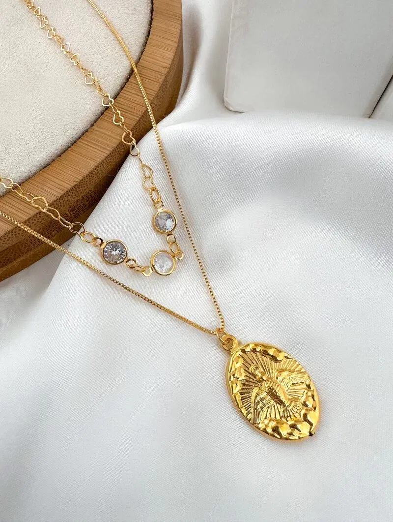 Colar Duplo Folheado a Ouro 18k Zircônias com Pingente Espírito Santo