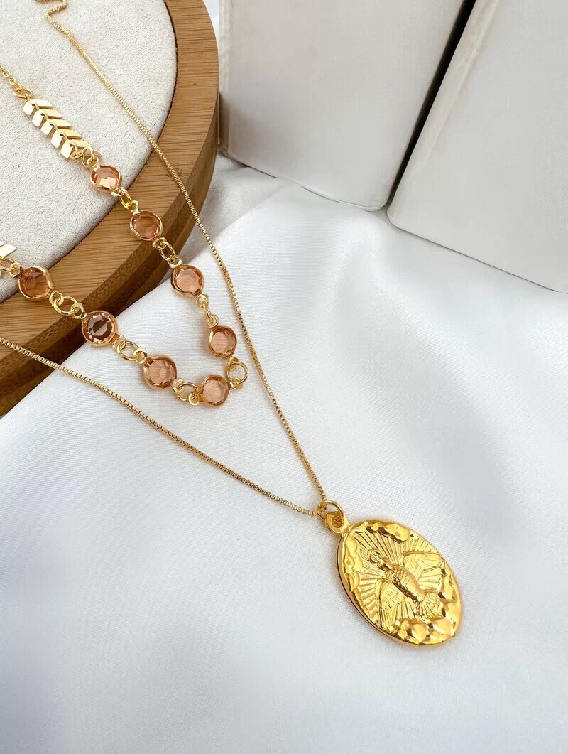 Colar Duplo Folheado a Ouro 18k Zircônias Morganita com Pingente Espírito Santo