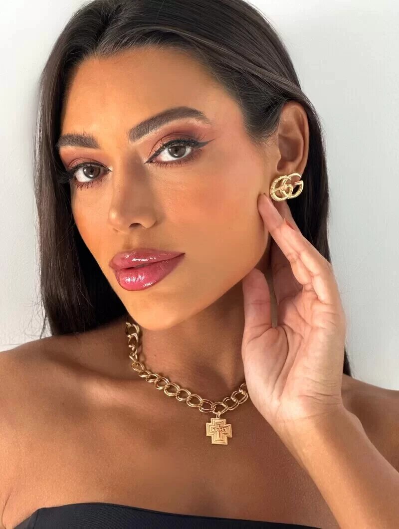 Colar elo duplo com pingente de crucifixo com designer folheado a ouro 18k e prata 925.