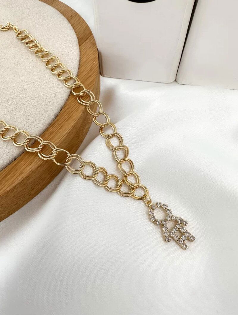 Colar elo duplo folheado com pingente menino de zircônia