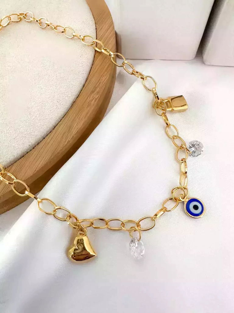 Colar elo redondo com cadeado, coração gordinho, cristal e olho grego folheado a ouro 18k.