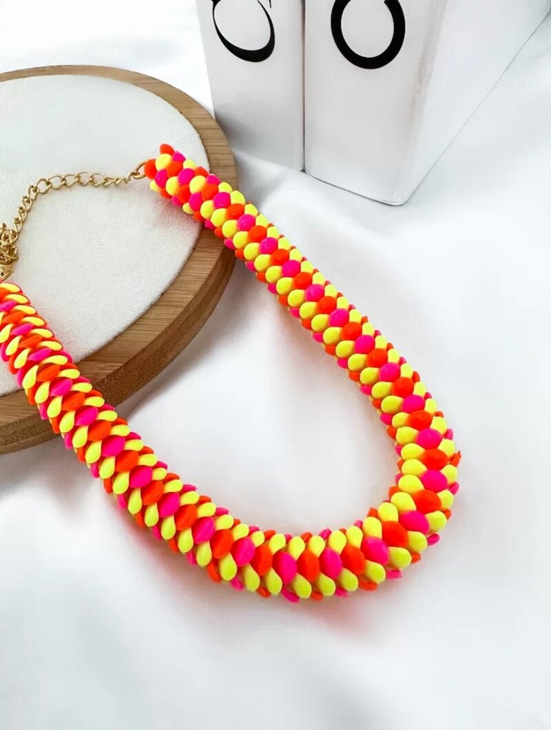 Colar flores neon