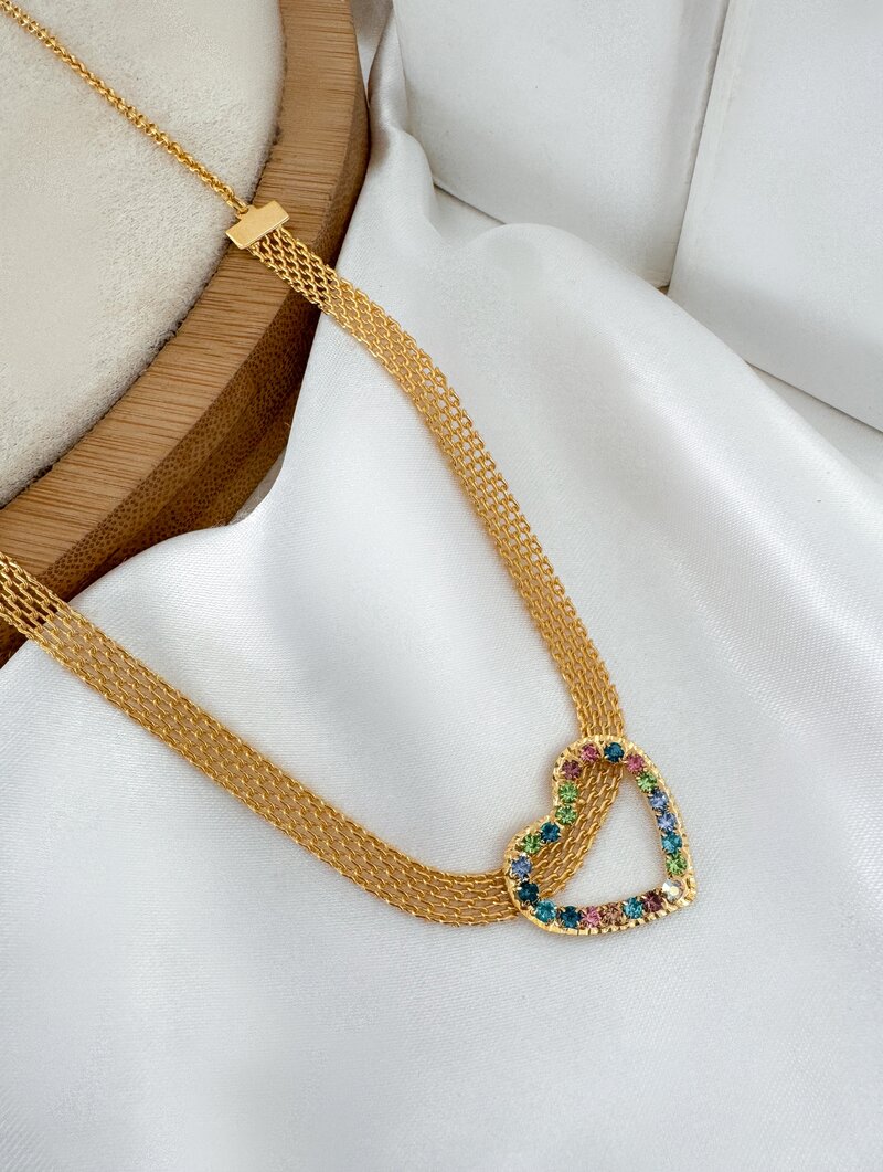 Colar Folhado a Ouro 18k Malha com Coração Vazado Colorido