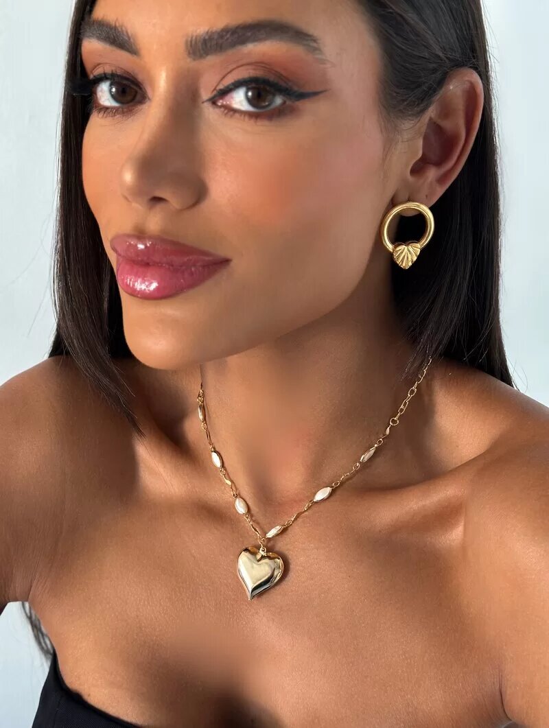 Colar folheada a ouro 18k e prata corrente trabalhada com coração