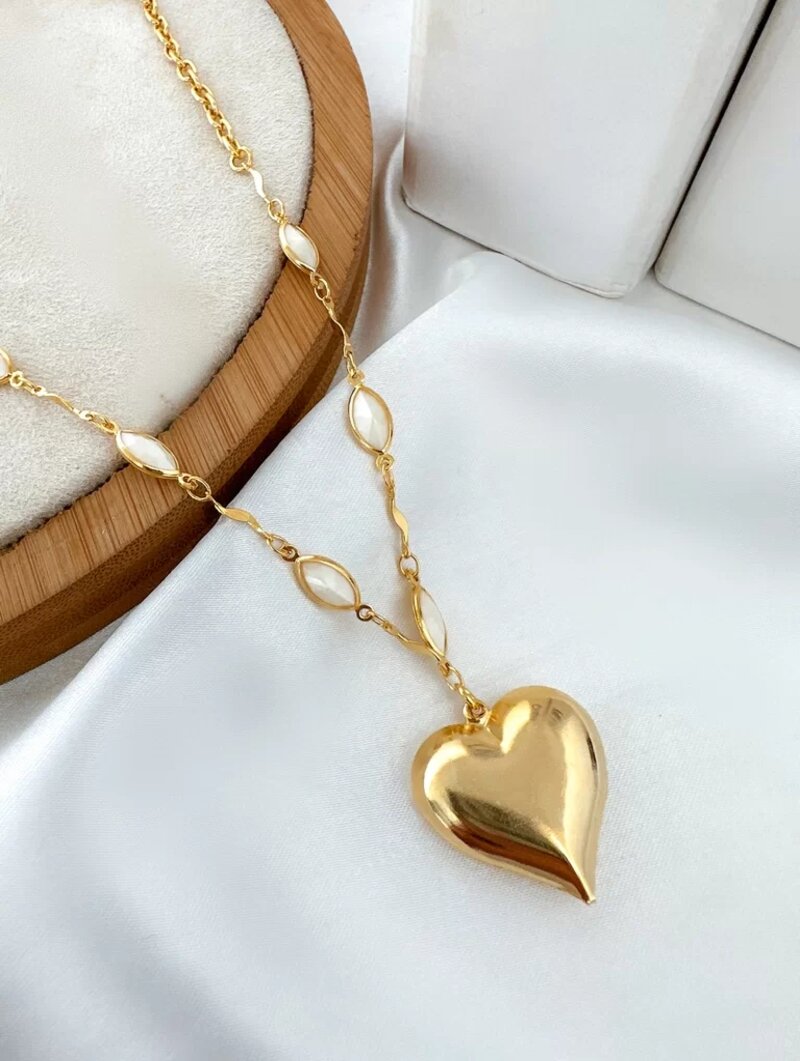 Colar folheada a ouro 18k e prata corrente trabalhada com coração