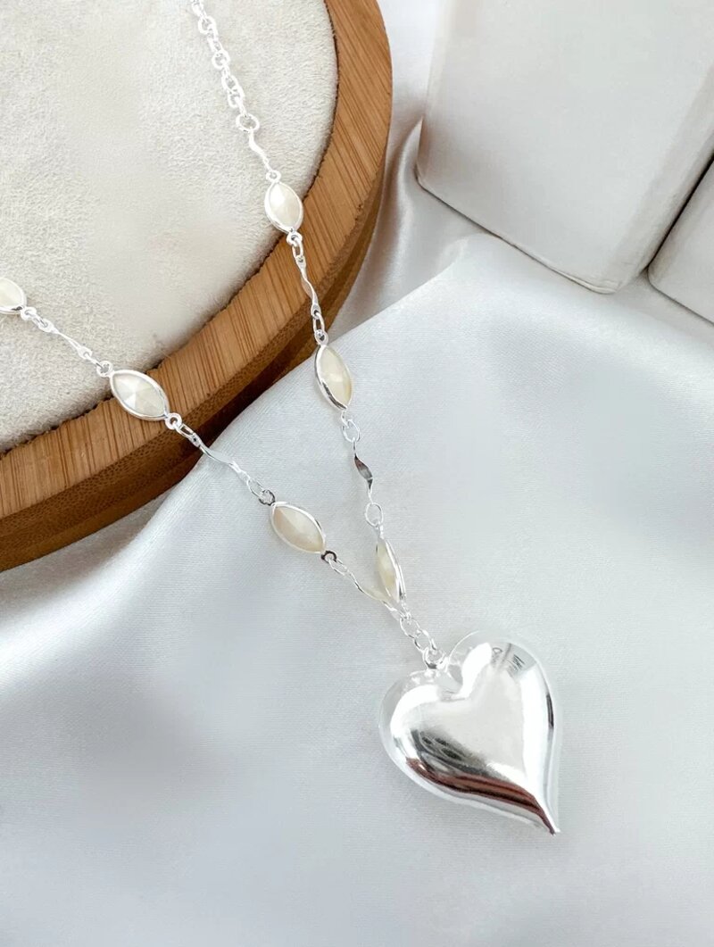 Colar folheada a ouro 18k e prata corrente trabalhada com coração