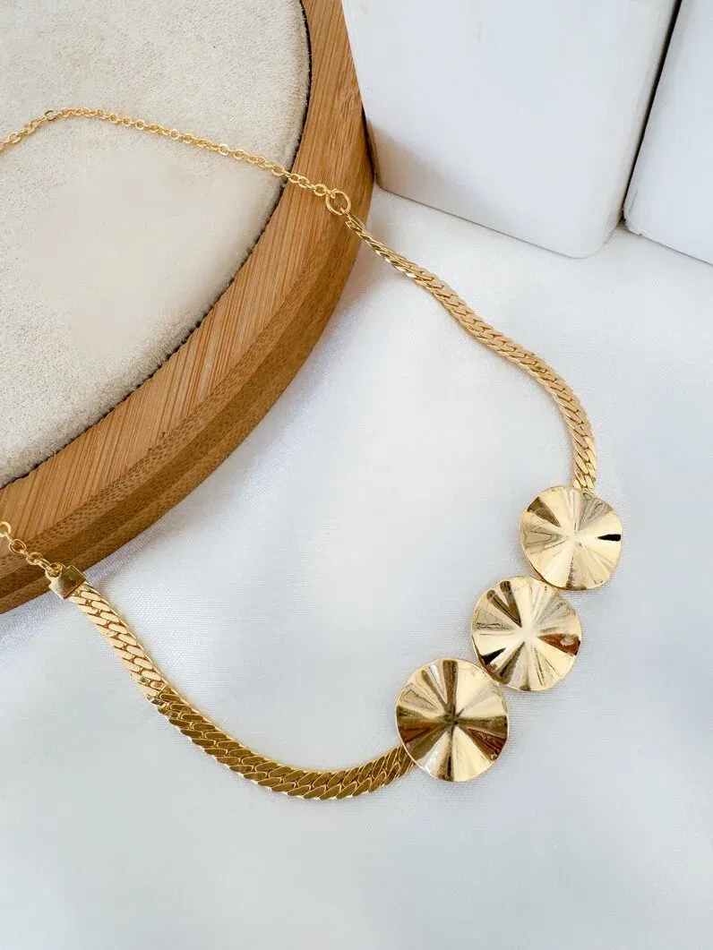 Colar folheada a ouro 18k Fita com Esferas marteladas