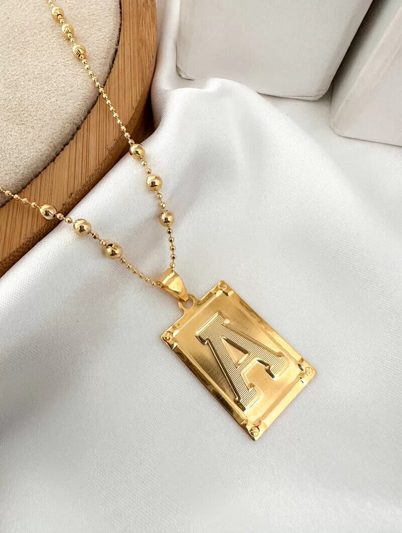 Colar Folheado a Ouro 08k Corrente de Bolinhas com Placa Inicial