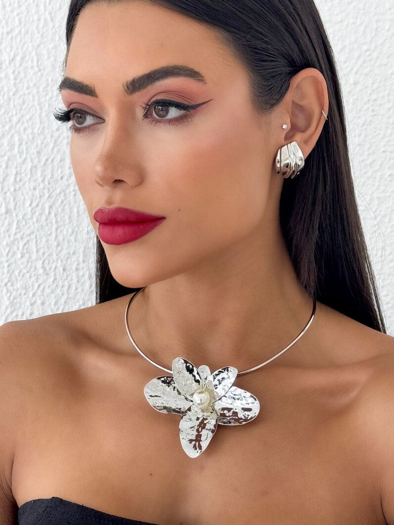 Colar Folheado a Ouro 18k e Prata Aro com Flor e Pérola