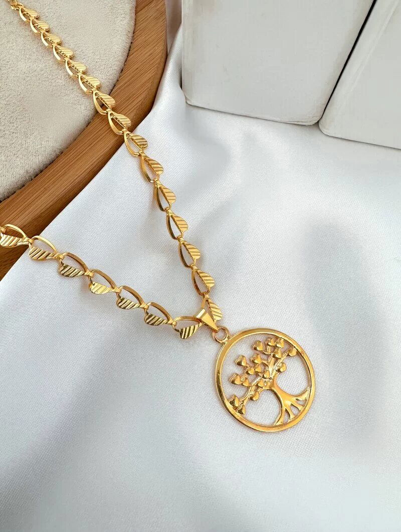 Colar Folheado a Ouro 18k Árvore da Vida Detalhes Corações