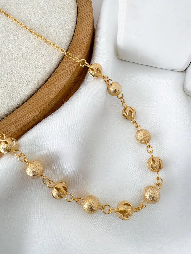 Colar Folheado a Ouro 18k com Esferas Texturizadas