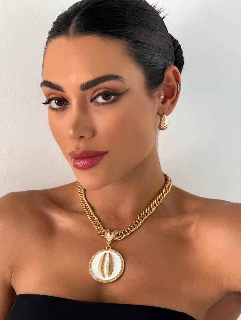 Colar Folheado a Ouro 18k com Pingente Búzio Esmaltado