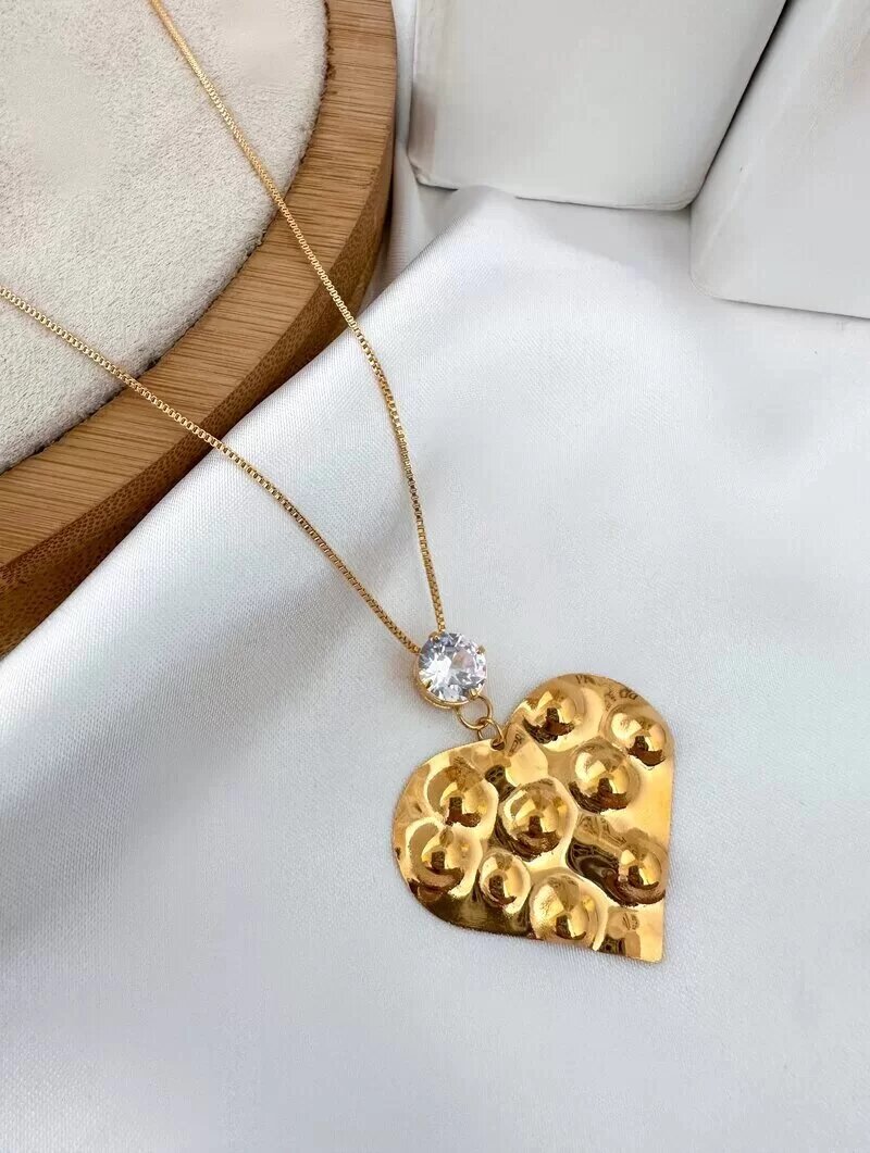 Colar Folheado a Ouro 18k Coração Martelado com Ponto de Luz