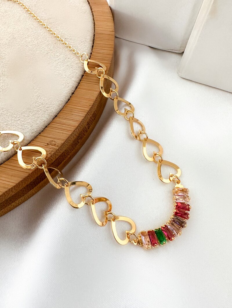 Colar Folheado a Ouro 18k Corações Vazados com Navetes Coloridos