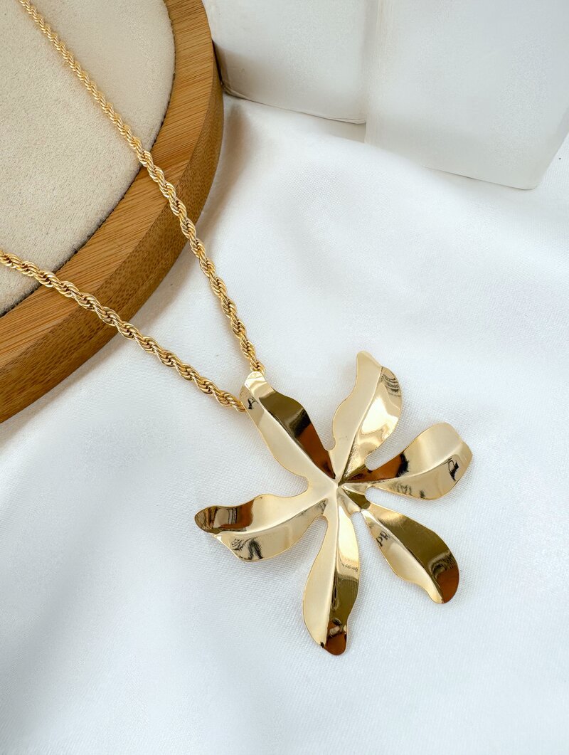 Conjunto Colar e Brinco Folheado a Ouro 18k Cordão Baiano com Flor Martelada