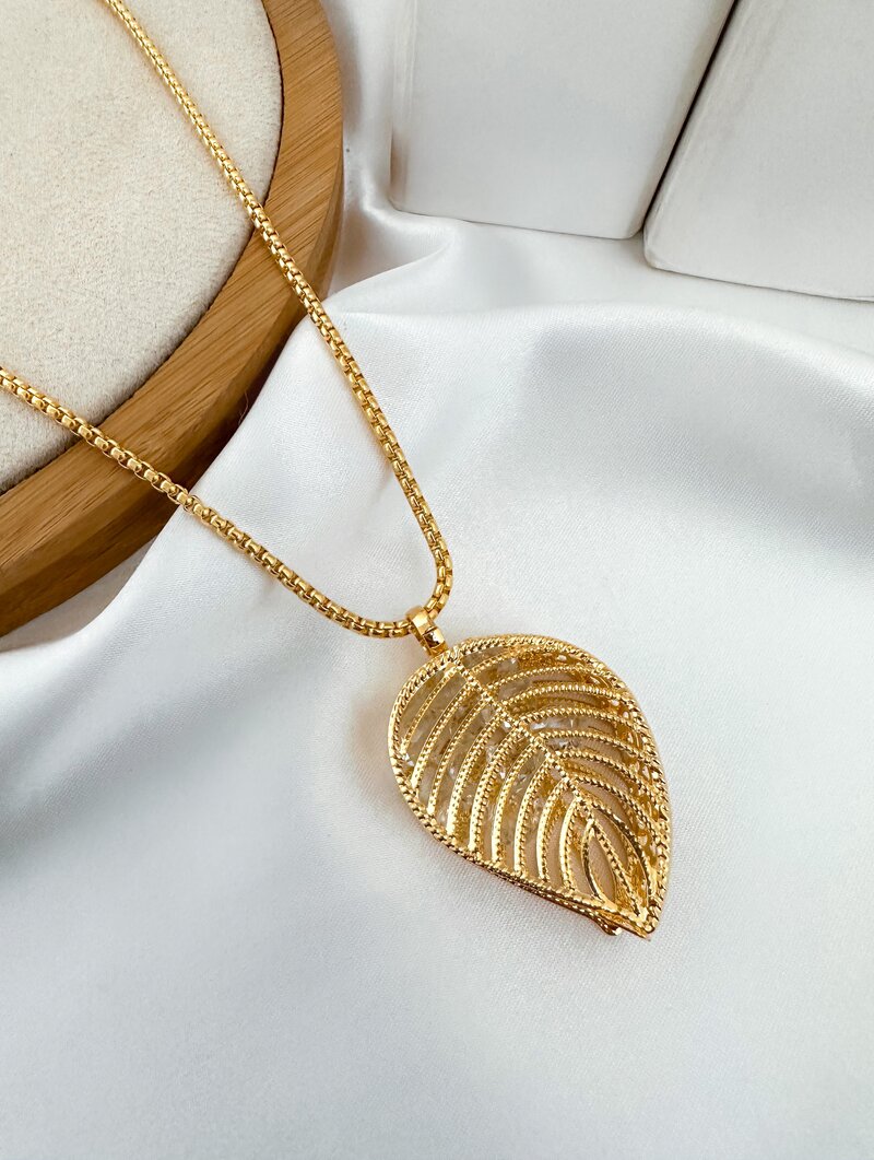 Colar Folheado a Ouro 18k Cordão com Pingente Folha Vazada